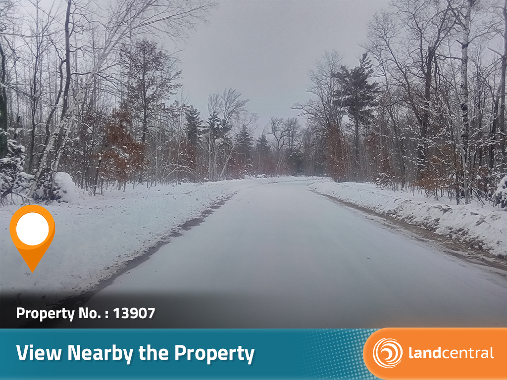 Over half an acre close to two large lakes and many smaller lakes3